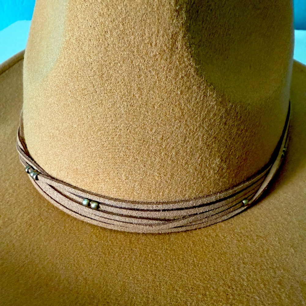 NWOT Camel Colored Fedora With Leather Band And Gold Toned Beads - Picture 4 of 7